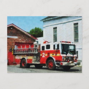 Cartão Postal Motor de incêndio em frente à estação de incêndio