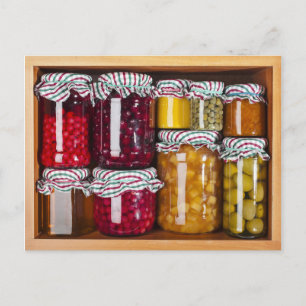 Cartão Postal Muitas Garrafas De Vidro Com Comida Conservada