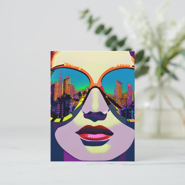 Cartão Postal Mulher Abstrata de Óculos de Sol com Reflexo da Ci (Em pé/Frente)