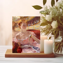 Cartão Postal Mulher com uma Pulseira de Pérolas