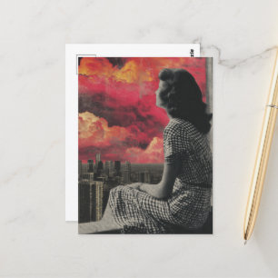 Cartão Postal Mulher de preto e branco no topo da cidade