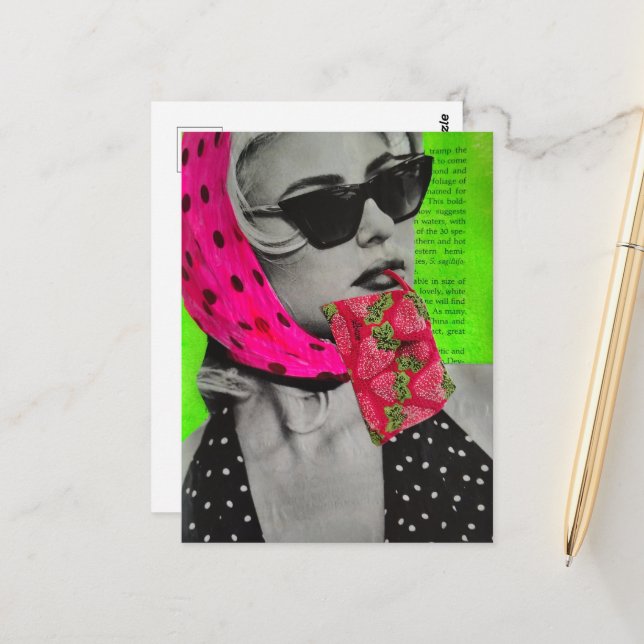 Cartão Postal Mulher Fofa Com Colagem de Bolsa de Morango (Frente/Verso In Situ)