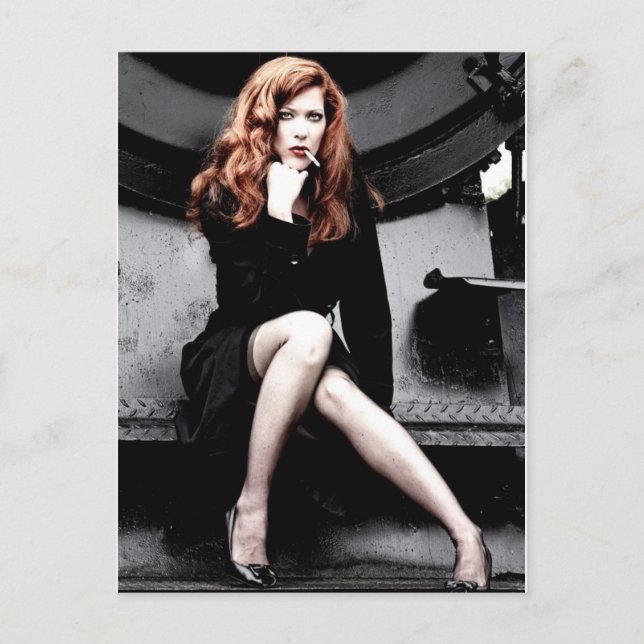 Cartão Postal Mulher Fumando (Frente)