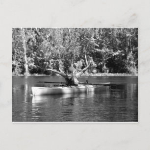 Cartão Postal mulher kayak