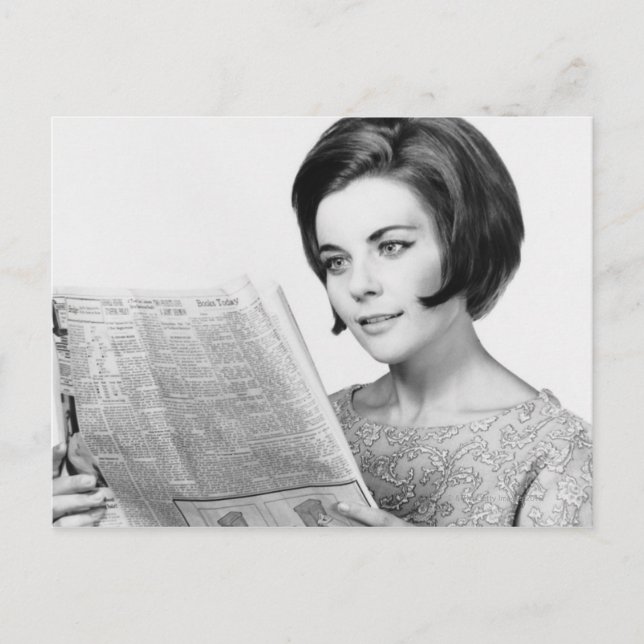 Cartão Postal Mulher lendo jornal (Frente)