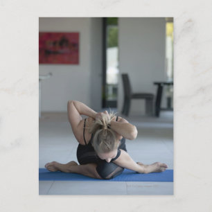 Cartão Postal Mulher madura exercitando 3