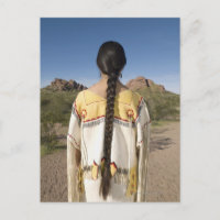 Mulher nativa americana na roupa tradicional 2