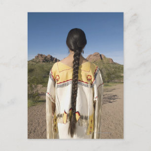 Cartão Postal Mulher nativa americana na roupa tradicional 2