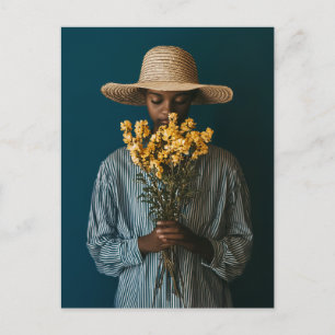 Cartão Postal Mulher Negra Elegante com Flores