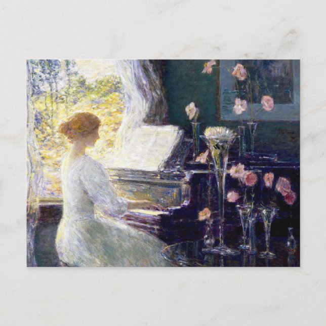 Cartão Postal Mulher no Piano por Childe Hassam (Frente)