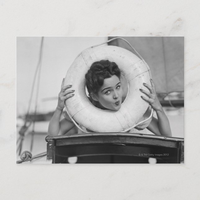 Cartão Postal Mulher Posando 3 (Frente)