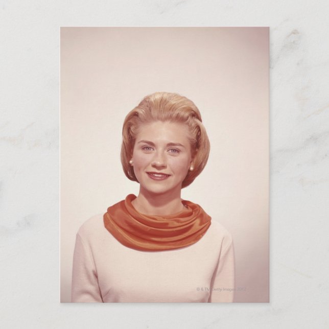 Cartão Postal Mulher que veste o lenço (Frente)