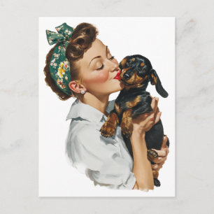 Cartão Postal Mulher Retro Beijando Dachshund Fofo