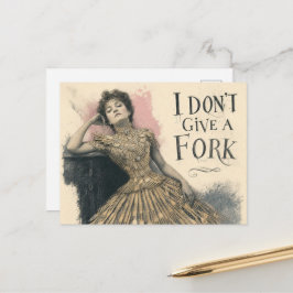 Cartão Postal Mulher Retro Divertida em um Vestido de Garfos