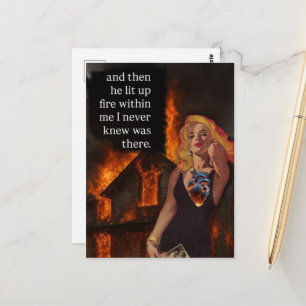 Cartão Postal Mulher Retro Fogo Dentro de Casa em Chamas Colagem