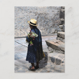 Cartão Postal Mulher Segurando Flores, Ollantaytambo, Peru (Vert