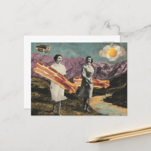 Cartão Postal Mulher surreal do café da manhã com bacon e ovos