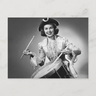 Cartão Postal Mulher vestida de baterista americana