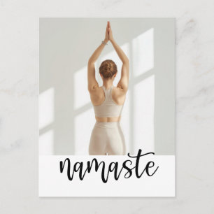 Cartão Postal Mulher Yoga Namaste posando yoga