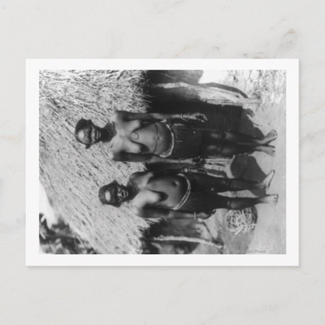 Cartão Postal Mulheres Nubianas em frente à fotografia Hut (Frente)