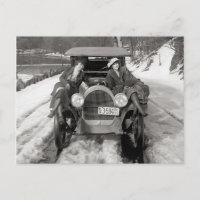 Mulheres Posando em Automóvel, 1920
