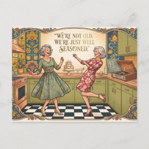 Cartão Postal Mulheres Seniores Retro Dançando em uma Cozinha de