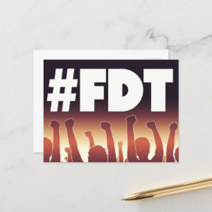 Cartão Postal Multidão do FDT com Armas no Ar
