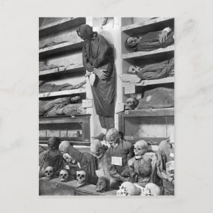 Cartão Postal Mummies in the Palermo catacombs, Italy