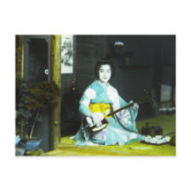 Músico tradicional japonês Geisha servindo chá