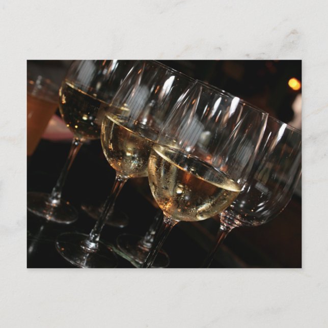 Cartão Postal Na minha idade preciso de óculos de vinho (Frente)