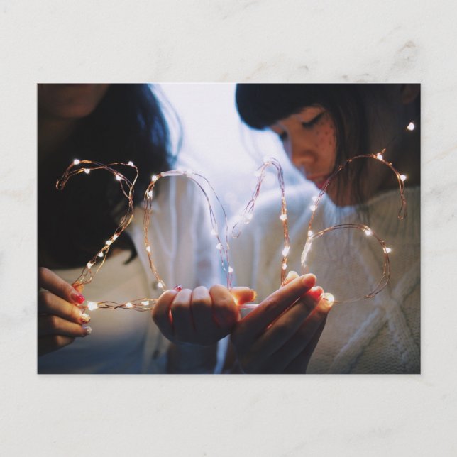 Cartão Postal Na nossa mão, 2016, Foto de Retrato de Iluminação  (Frente)