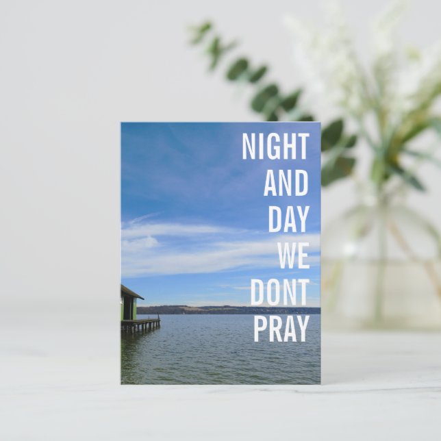 Cartão Postal Não rezamos (Em pé/Frente)
