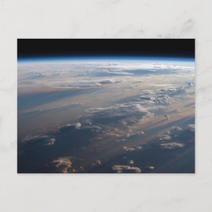 Cartão Postal Nascer do Sol Projeta Sombras Longas Sobre o Mar d