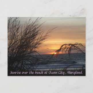 Cartão Postal Nascer do sol sobre a praia em...