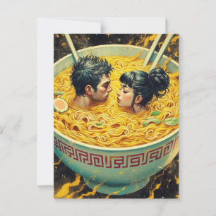 Cartão Postal Natações de Casal surreais em uma tigela de macarr