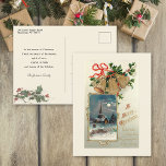Cartão Postal Natais vintages Bells e Igreja Russa na Neve<br><div class="desc">Cartão de Natal vitoriano festivo, com três sinos de latão com fita vermelha e holly sobre um fundo de sábio sombreado com o inset da igreja da vila numa noite de inverno nevada e uma saudação de Natal feliz. A cor de fundo é personalizável. A parte traseira apresenta campos de...</div>