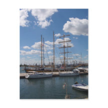 Navio Alto No Porto De Varna