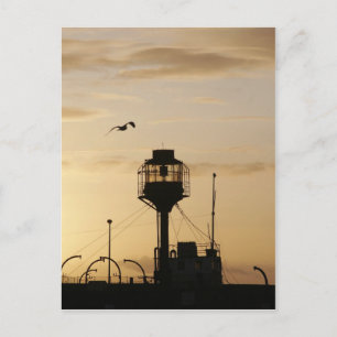Cartão Postal Navio farol ao pôr do sol