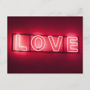 Cartão Postal Neon 'LOVE' Sinal