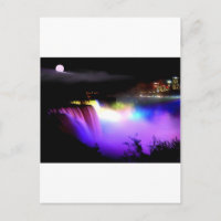 Niagara-Falls-under-floodlights-at-night