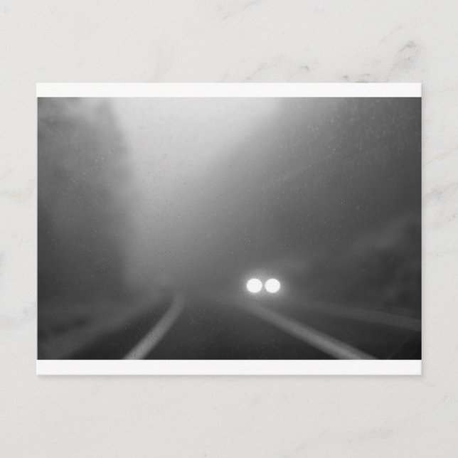 Cartão Postal Noite chuvosa - luz aproximando-se (Frente)