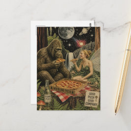 Cartão Postal Noite de Pizza Surreal com Sasquatch e a Fada