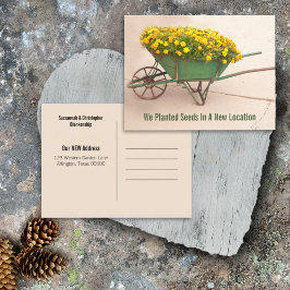 Cartão Postal Novo Endereço Marigolds Na Vintage Wheelbarrow