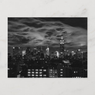 Cartão Postal Nuvens etéreas: NYC Skyline, ESB BW