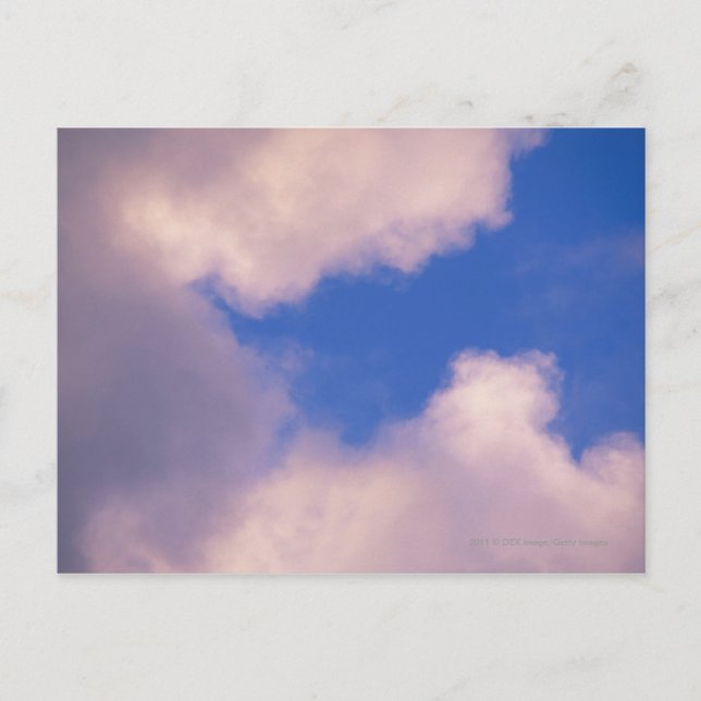 Cartão Postal Nuvens negras contra o céu azul (Frente)