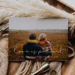 Cartão Postal O amor manuscrito minimalista é atualização pacien<br><div class="desc">Você tem que adiar ou cancelar seu casamento ou celebração? Compartilhe as notícias com este cartão postal fotográfico adorável,  fonte e cores totalmente personalizáveis.</div>