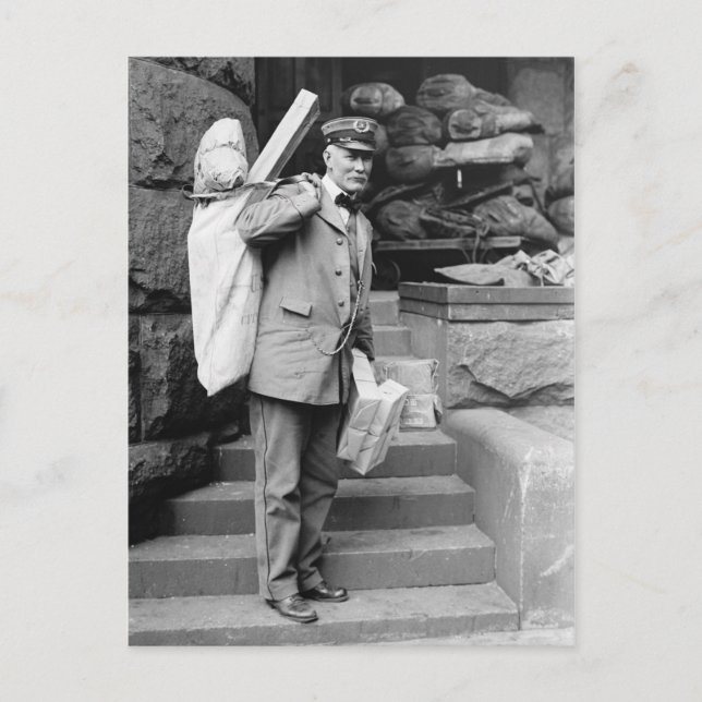 Cartão Postal O carteiro no Gabinete de Posto (Frente)