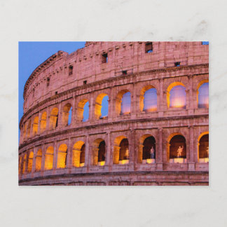 Cartão Postal O Coliseu Durante o Início da Noite, Roma, Itália