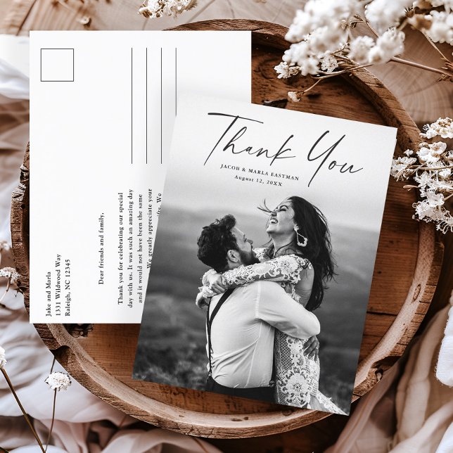 Cartão Postal Obrigado Casamento Foto Script Moderno  (Modern script wedding photo thank you postcards.)