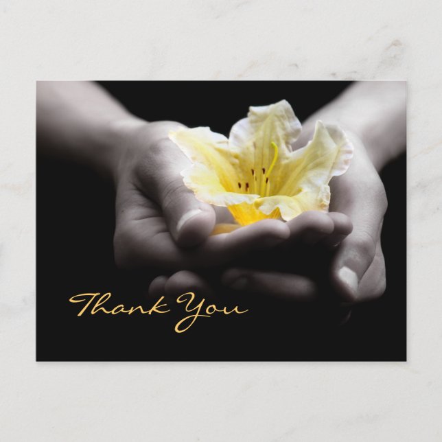 Cartão Postal Obrigado Delicar Flor Amarelo Nas Mãos (Frente)